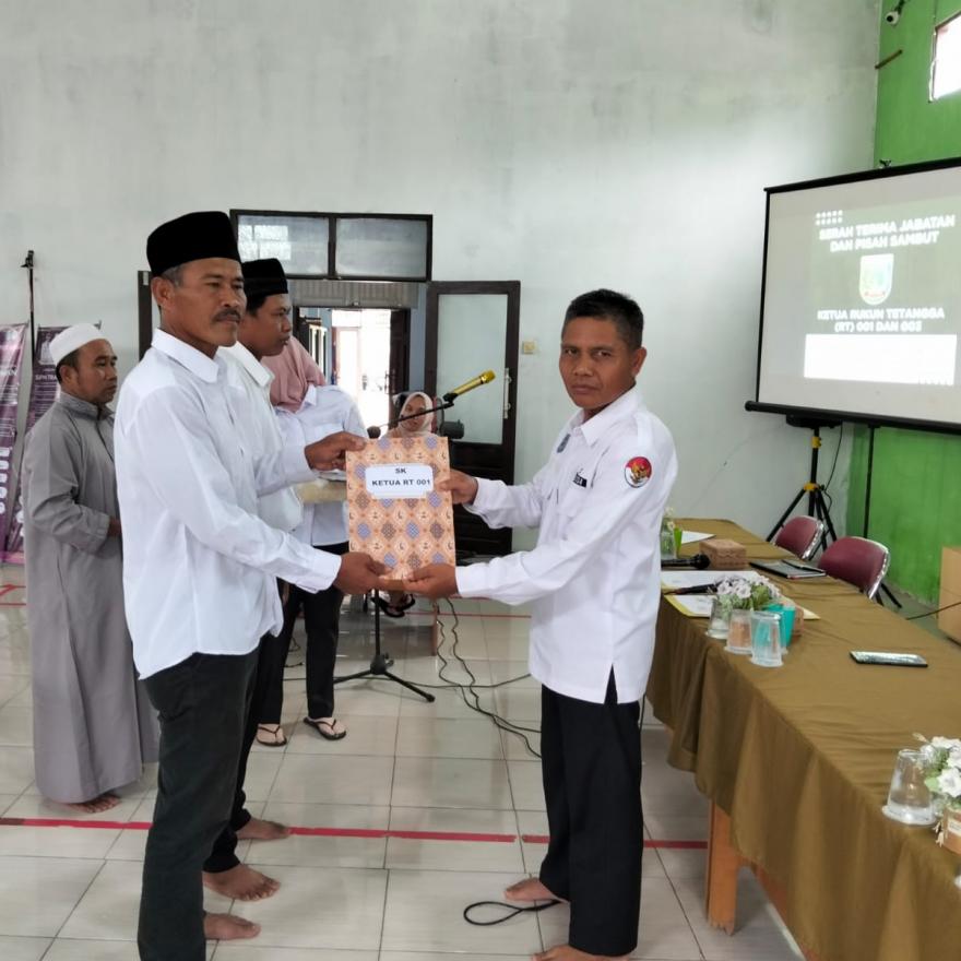 Pambakal Gunung Ulin Melantik Ketua RT Terpilih